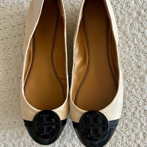 Tory Burch Two-Tone Leather Logo Minnie Ballet Flats in Cream and Black size 8